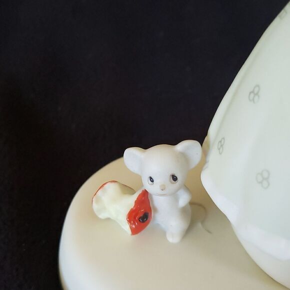 Vintage 1996 Precious Moments “Happiness to the Core” Porcelain Figurine #261378 - Picture 6 of 7